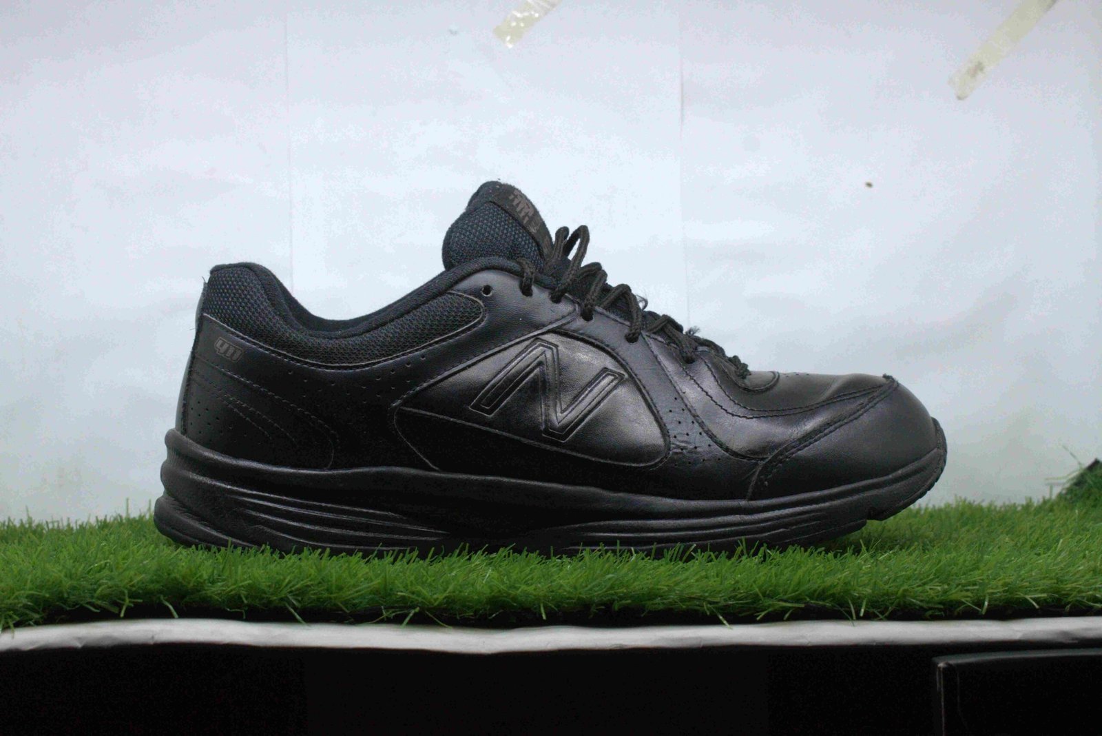 New Balance MX608v5 Slip Resistant - Image 2