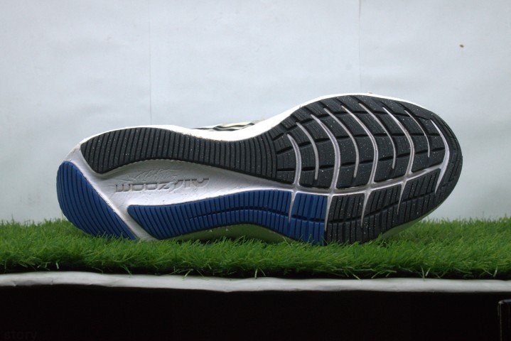 Nike ZOOM WINFLOW 8 - Image 3
